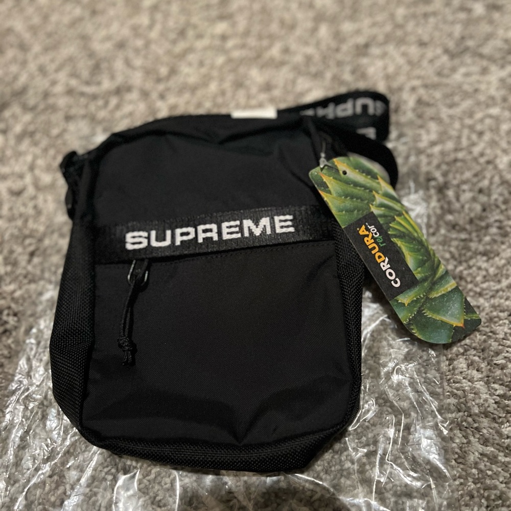 Supreme Shoulder Bag (FW22)